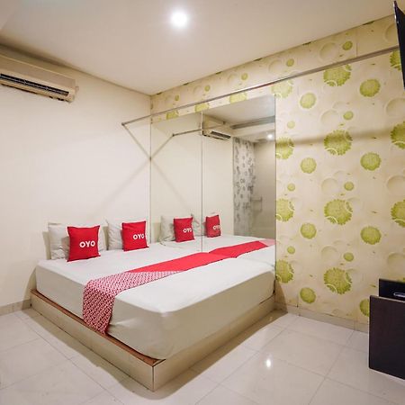 Super Oyo Capital O 92633 Spring Hotel Gubeng Surabaya Kültér fotó