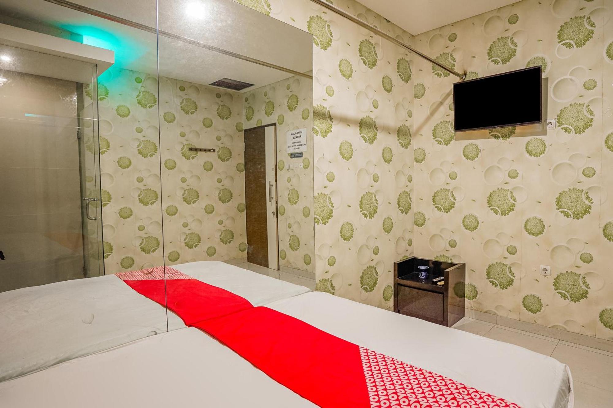 Super Oyo Capital O 92633 Spring Hotel Gubeng Surabaya Kültér fotó